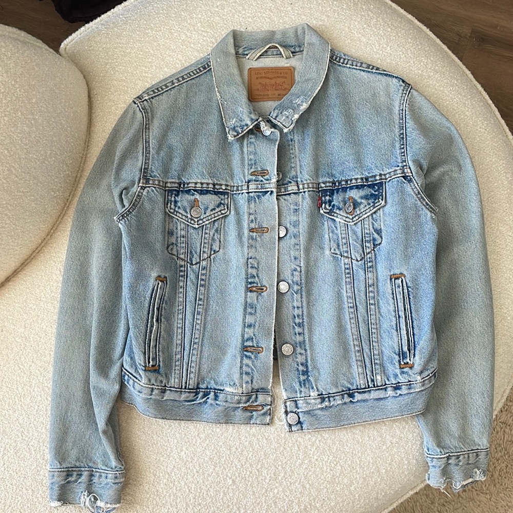 Vintage Lightwash Distressed Levis Denim Jacket